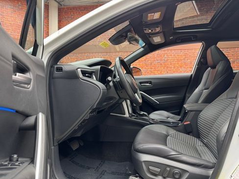 Used 2024 Toyota Corolla Cross XSE w/ Convenience Package image 21