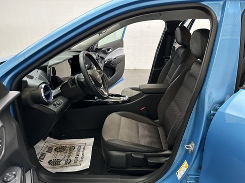 Used 2025 Chevrolet Trax LT w/ Driver Confidence Package FWD image 16