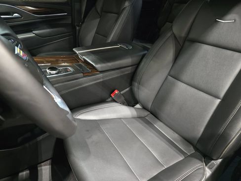 Used 2022 Cadillac Escalade Luxury AWD/4WD image 16