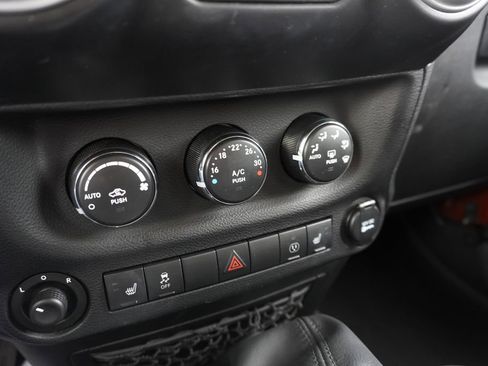 Used 2014 Jeep Wrangler Sahara w/ Dual Top Group image 18