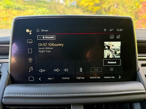 Used 2022 GMC Yukon SLT w/ SLT Premium Package image 29