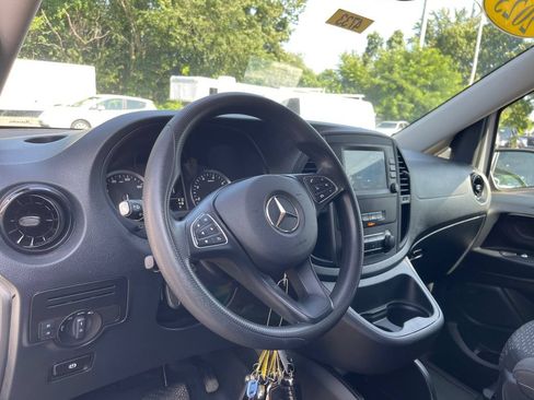 Used 2023 Mercedes-Benz Metris image 12