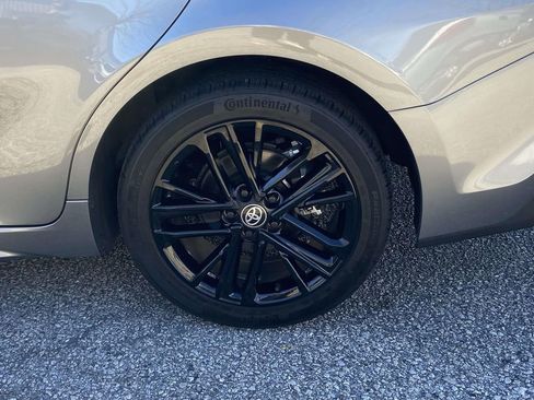 Used 2025 Toyota Camry SE w/ Convenience Package image 8