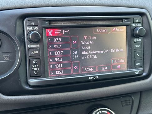 Used 2015 Toyota Yaris L image 18