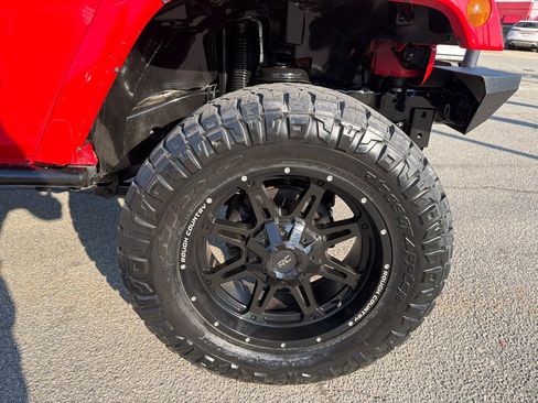 Used 2015 Jeep Wrangler Unlimited Sahara w/ Connectivity Group image 9