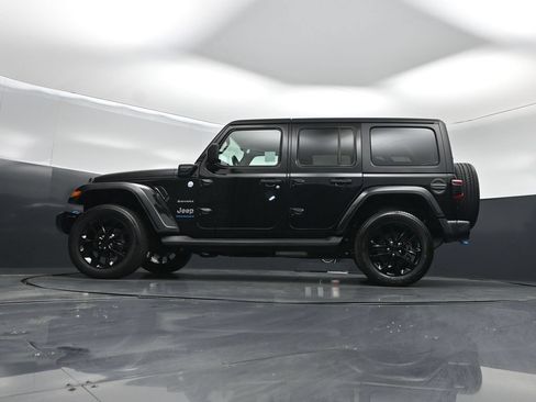 Used 2023 Jeep Wrangler Unlimited Sahara AWD/4WD image 7