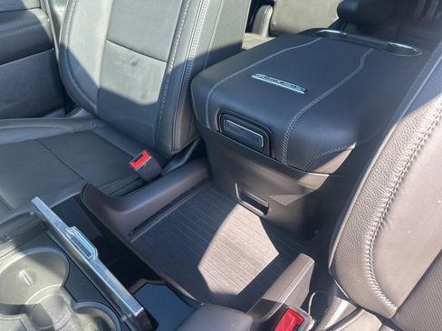 Used 2025 GMC Yukon Denali w/ Denali Reserve Package image 30