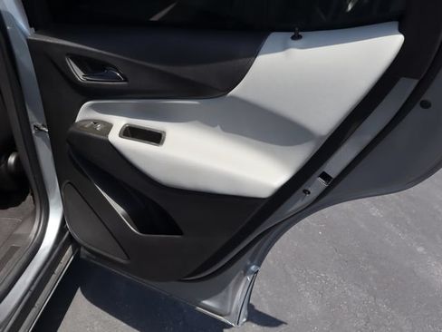 Used 2023 Chevrolet Equinox LS FWD image 39