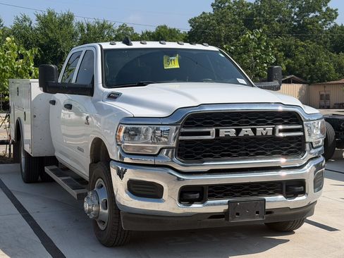 Used 2022 RAM 3500 Tradesman w/ Chrome Appearance Group AWD/4WD image 3