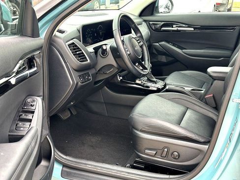Used 2024 Kia Seltos EX image 12