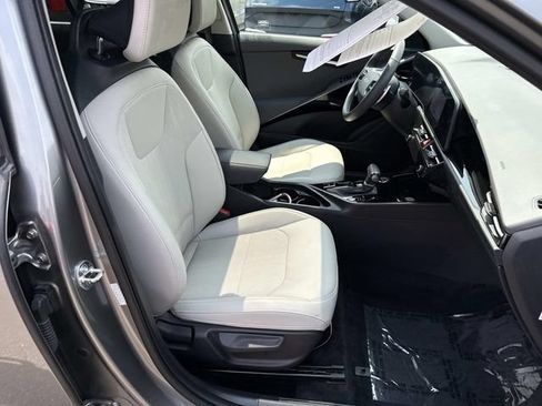 Used 2023 Kia Niro EX Touring FWD image 9