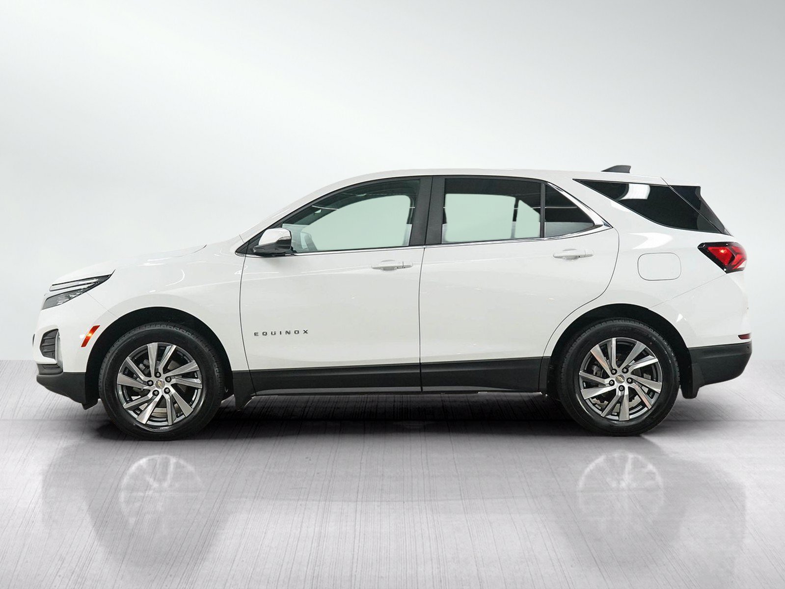 Used 2024 Chevrolet Equinox LT AWD/4WD image 2