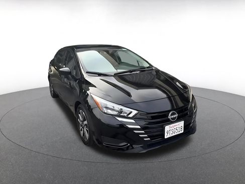 Used 2025 Nissan Versa SV FWD image 3