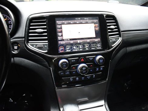 Used 2020 Jeep Grand Cherokee Altitude image 27