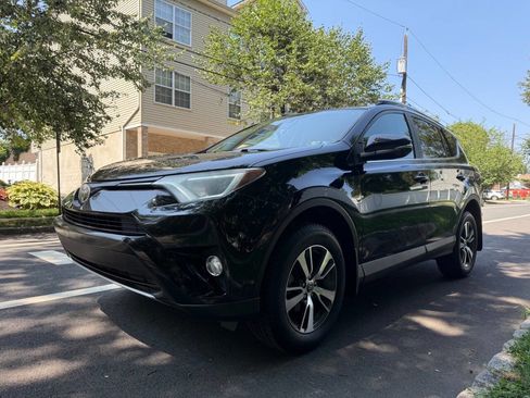 Used 2017 Toyota RAV4 XLE image 2