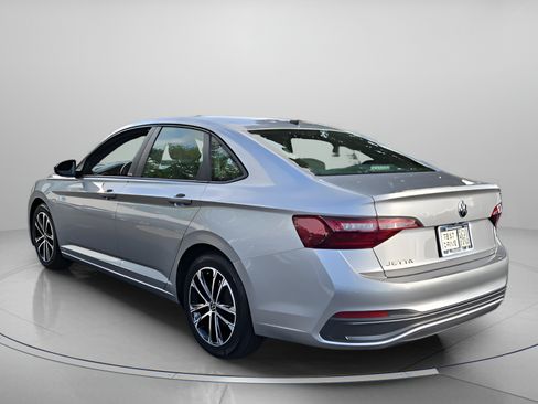 Used 2023 Volkswagen Jetta Sport FWD image 3