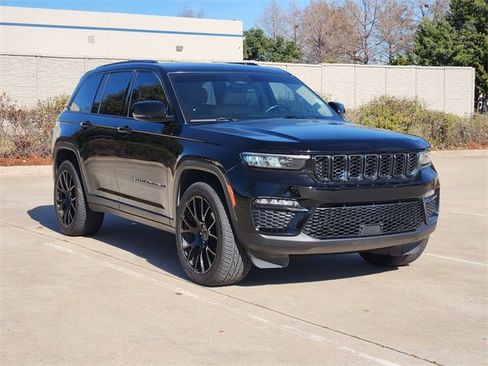 Used 2022 Jeep Grand Cherokee Limited image 3