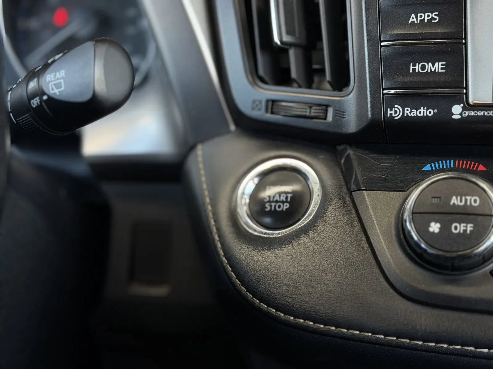 Used 2018 Toyota RAV4 XLE AWD/4WD image 28