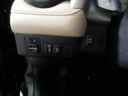 Used 2015 Toyota RAV4 XLE AWD/4WD image 26