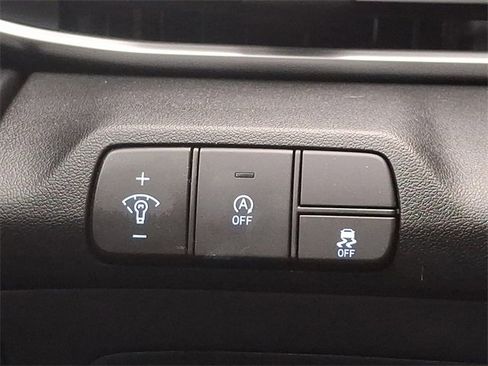 Certified 2025 Hyundai Elantra SE image 24