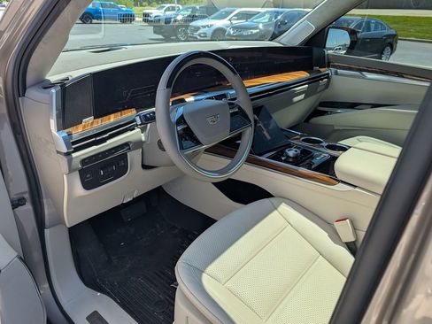 Used 2025 Cadillac Escalade Sport Platinum w/ LPO, Floor Liner Package AWD/4WD image 11