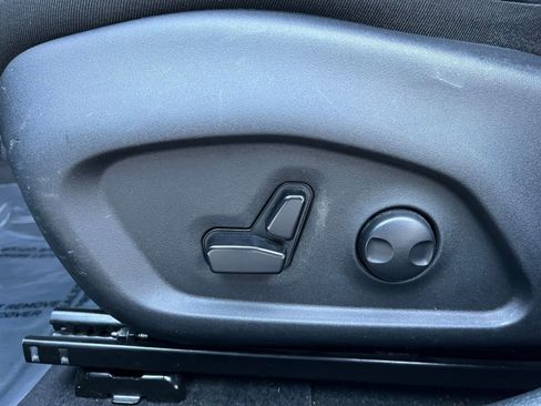 Used 2025 Jeep Compass Limited image 23