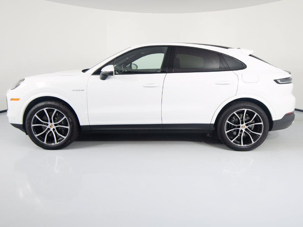 Certified 2026 Porsche Cayenne E-Hybrid Coupe AWD/4WD image 2