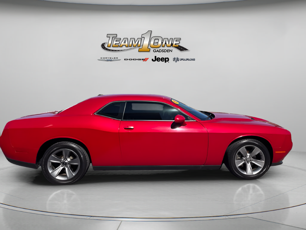 Used 2015 Dodge Challenger SXT w/ Driver Convenience Group RWD image 8