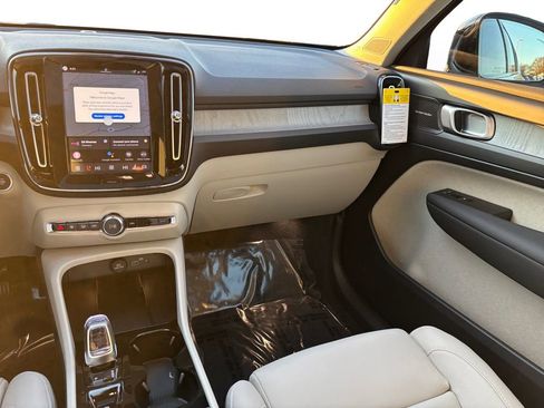 New 2026 Volvo XC40 B5 Ultra w/ Protection Package Premier image 9