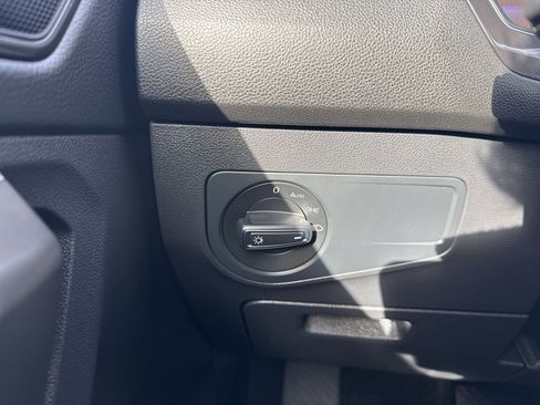 Used 2022 Volkswagen Tiguan SE image 23