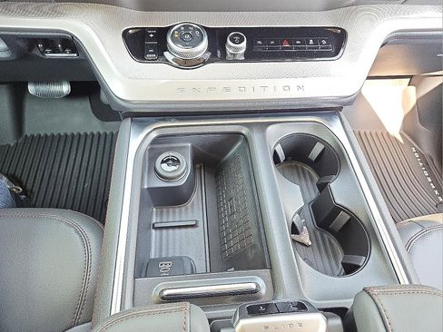 New 2025 Ford Expedition Active image 25