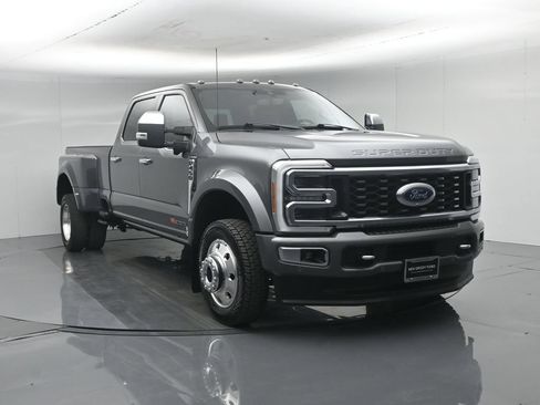 Certified 2023 Ford F450 Platinum w/ FX4 Off-Road Package AWD/4WD image 64