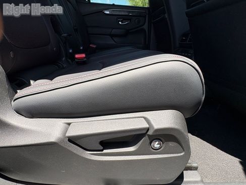 Used 2025 Honda Pilot Black Edition image 25