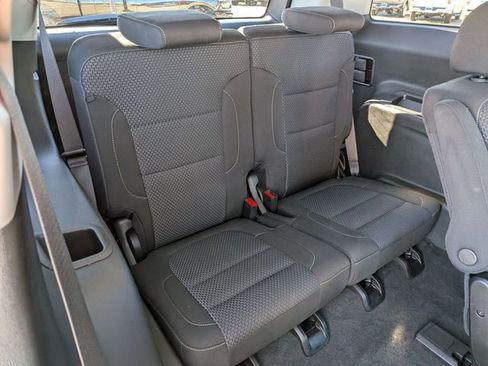 Used 2023 GMC Acadia SLE image 28