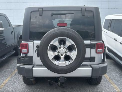 Used 2017 Jeep Wrangler Unlimited Sahara w/ Connectivity Group AWD/4WD image 9