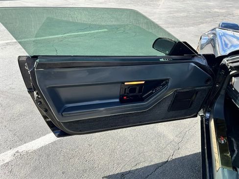 Used 1987 Chevrolet Corvette Coupe image 23