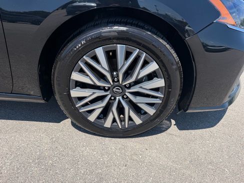Used 2024 Nissan Altima 2.5 SV FWD image 21