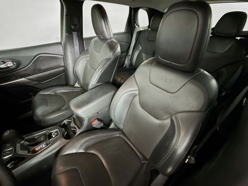 Used 2019 Jeep Cherokee Limited image 25