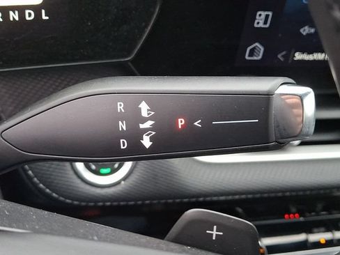 Used 2025 Chevrolet Equinox LT AWD/4WD image 14