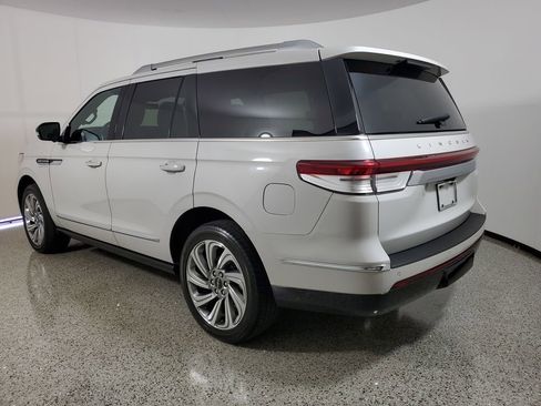 Used 2023 Lincoln Navigator Reserve AWD/4WD image 4