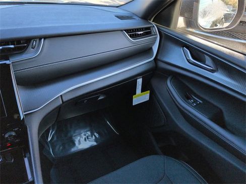 New 2025 Jeep Grand Cherokee Laredo X image 16