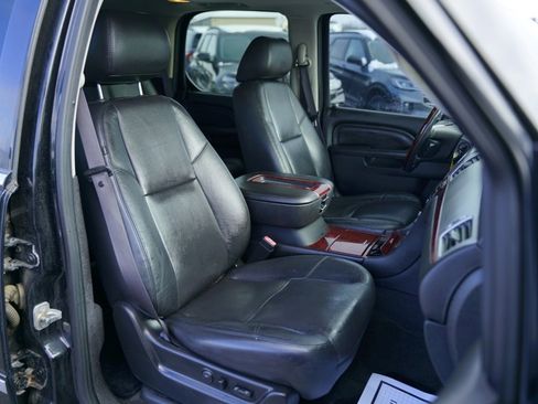 Used 2012 Cadillac Escalade Luxury image 24