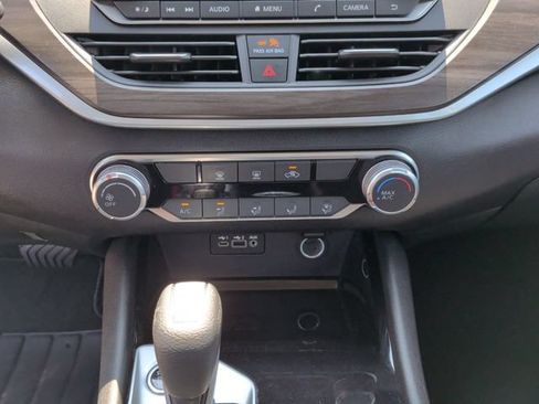 Used 2024 Nissan Altima 2.5 SV FWD image 18