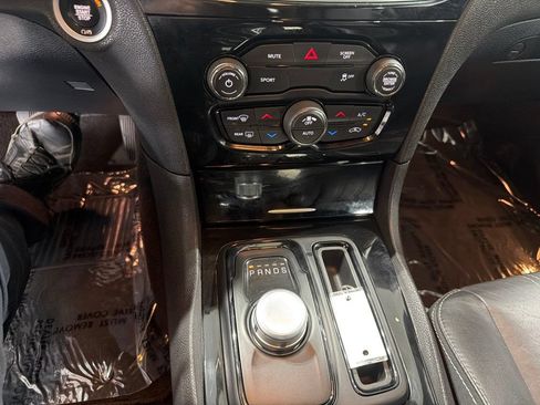Used 2018 Chrysler 300 S AWD/4WD image 30