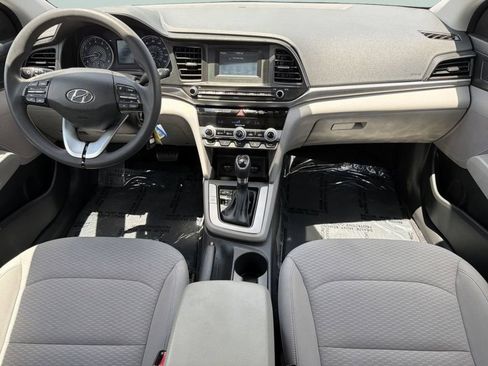 Used 2020 Hyundai Elantra SE FWD image 19