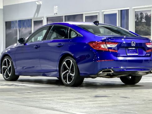 Used 2022 Honda Accord Sport image 3