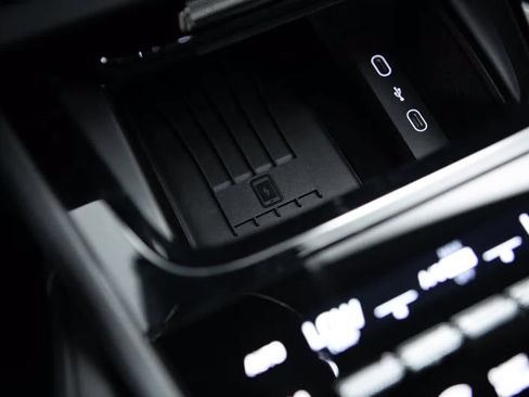Certified 2026 Porsche Cayenne AWD/4WD image 29