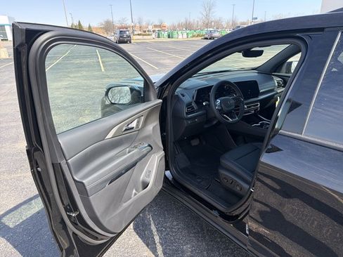 New 2026 Chevrolet Traverse LT image 9