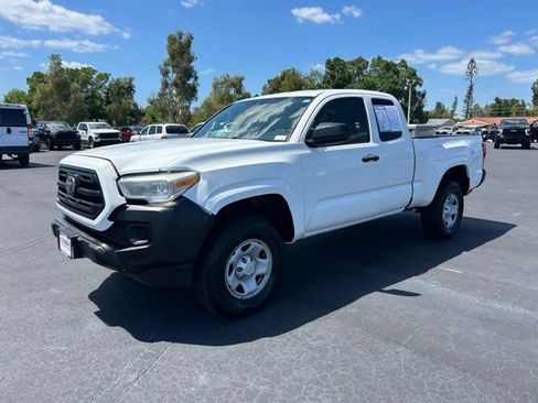 Used 2019 Toyota Tacoma SR image 3