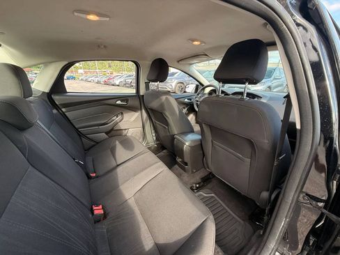 Used 2017 Ford Focus SE FWD image 15